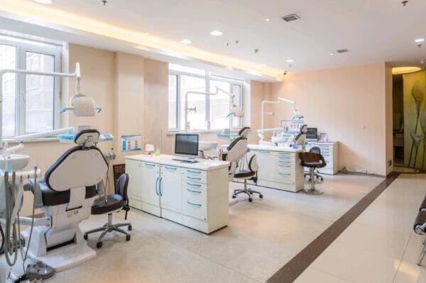 桂林人气高的十家牙齿矫正医院出炉，前三家牙科连锁实力不分上下，榜九是公办的口腔专科！