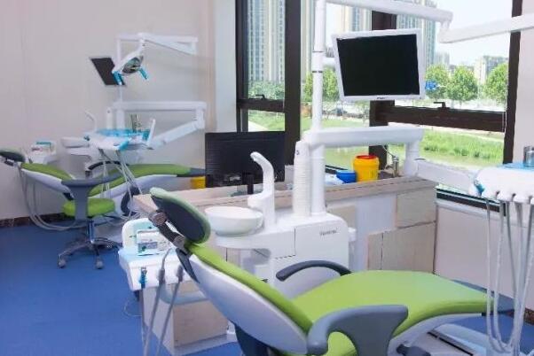 晋城排名前十强烤瓷牙医院公布，榜一是设备完善是私人牙科诊所，牙医生口腔门诊技术很靠谱！
