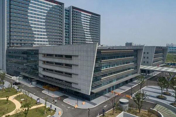 成都种植牙最好的公立医院top10！四川省人民医院医生团队技术经验丰富！榜三是中西医医院！
