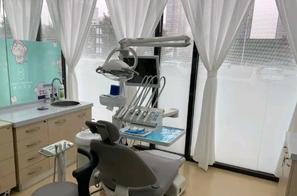 温州种植牙医院哪家好？技术服务排名前十的牙科汇总！牙博士口腔门诊有进口种植系统！