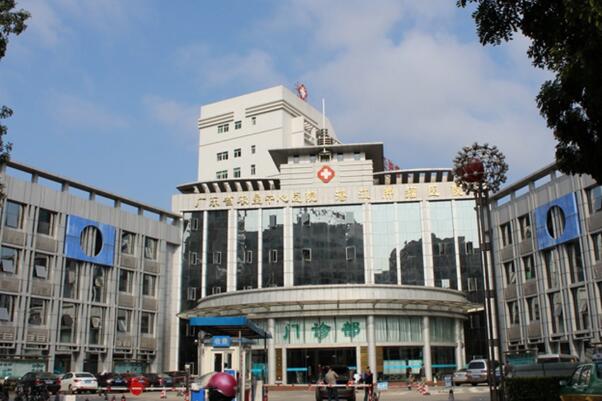 湛江牙齿种植公立医院